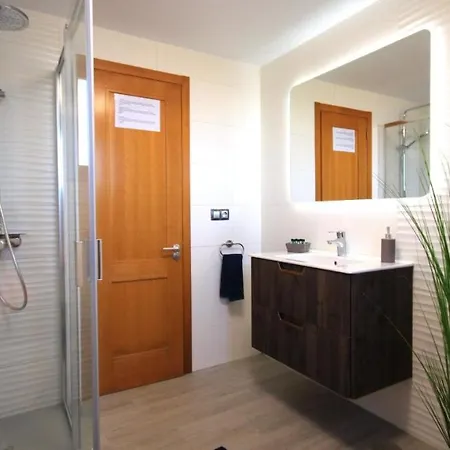 Modernes Ferienhaus Mit Grosser Gartenterrasse Sowie Meerblick Ferienhaus